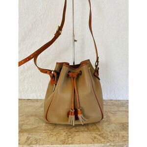 Rare Vtg Dooney and Bourke taupe AWL leather pebble bucket, duffle shoulder bag